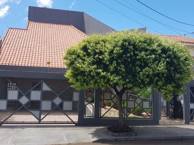 Casa 4 quartos e 2 banheiros, à venda, no bairro Jardim Vila Rica em Cambé