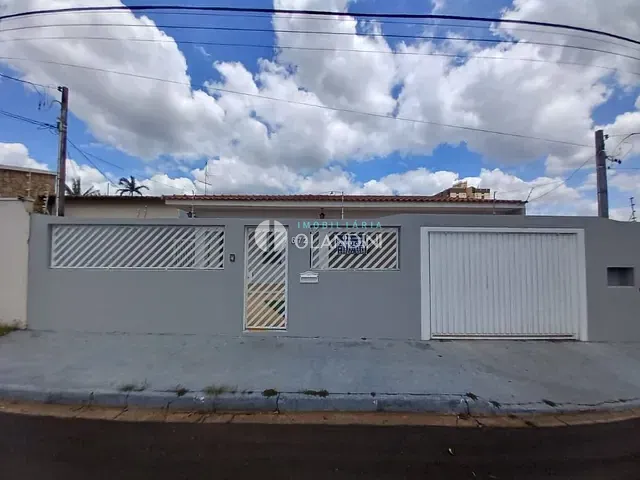Casa com 351m² 3 quartos e 2 banheiros, para alugar, no bairro Jardim Rezek I em Artur Nogueira