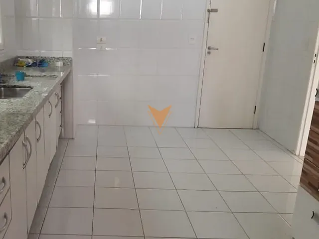 Casa com 560m² 4 quartos e 4 banheiros, à venda, no bairro Residencial Morada dos Lagos em Barueri