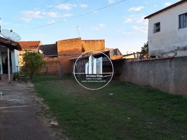 Casa com 486m² 4 quartos e 2 banheiros, à venda, no bairro Centro em Pouso Alegre