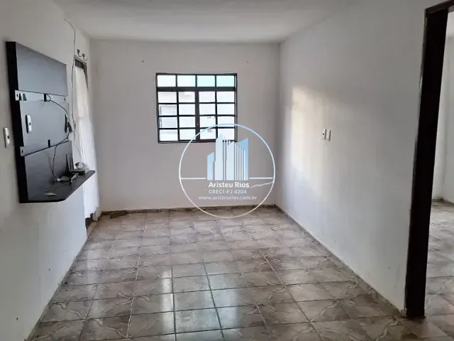 Casa com 486m² 4 quartos e 2 banheiros, à venda, no bairro Centro em Pouso Alegre