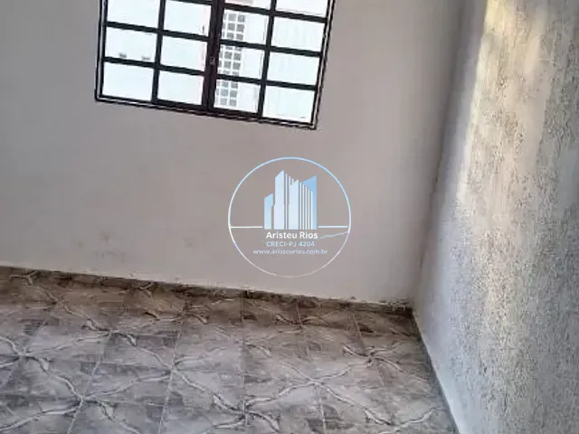 Casa com 486m² 4 quartos e 2 banheiros, à venda, no bairro Centro em Pouso Alegre