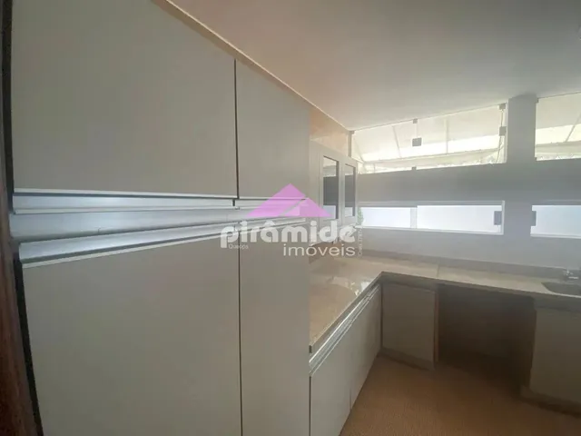 Casa com 570m² 4 quartos e 5 banheiros, à venda, no bairro Jardim das Colinas em São José Dos Campos