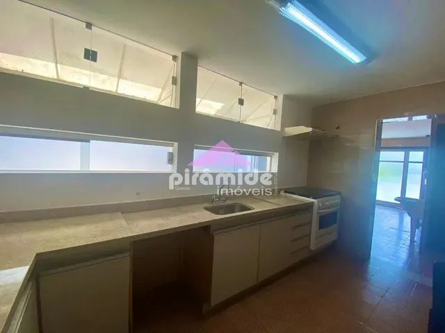 Casa com 570m² 4 quartos e 5 banheiros, à venda, no bairro Jardim das Colinas em São José Dos Campos