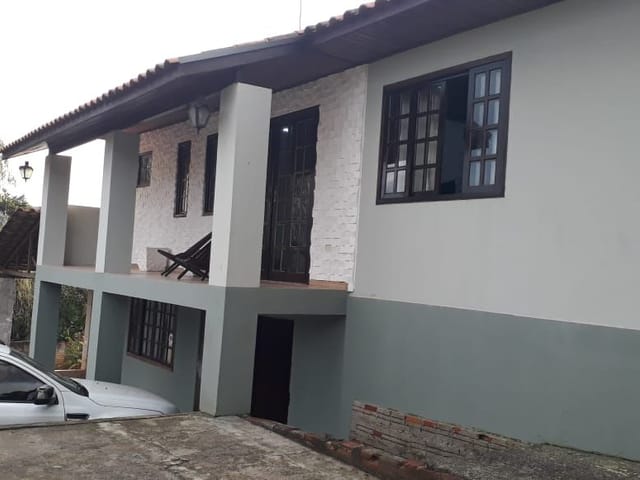 Casa à venda, 3 quartos, de esquina, no Bairro Periquitos