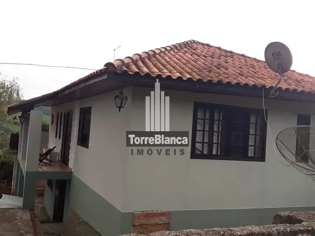 Casa com 312m² 3 quartos e 2 banheiros, à venda, no bairro Periquitos em Ponta Grossa