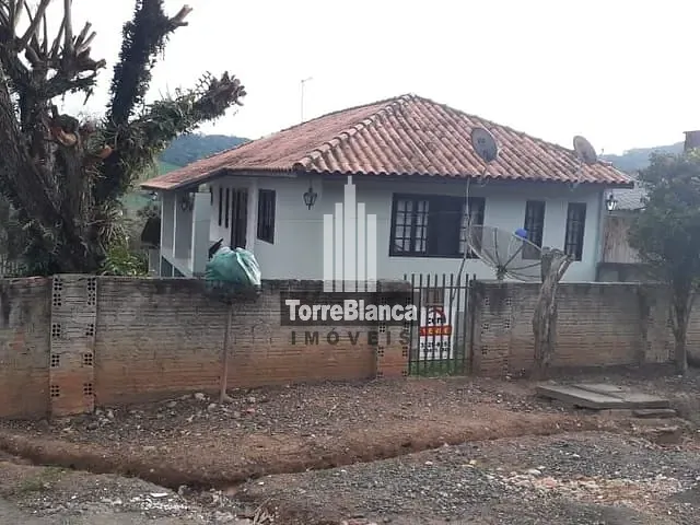 Casa com 312m² 3 quartos e 2 banheiros, à venda, no bairro Periquitos em Ponta Grossa