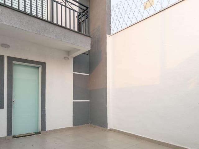 Foto do Casa - Casa à Venda - Jardim D'Abril - Osasco - SP. 2 Dormitórios sendo 1 com suíte e sacada, Sala, Banheiro, Cozinha, Lavanderia, Vaga de garagem. | Collina Imóveis