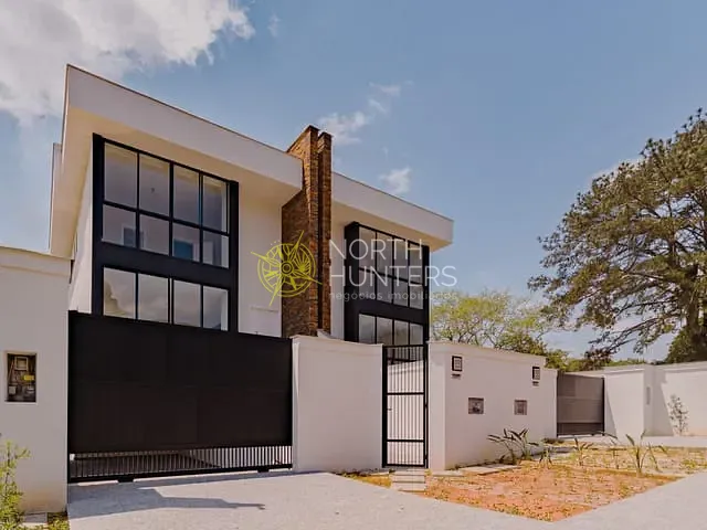 Casa com 535m² 3 quartos e 3 banheiros, à venda, no bairro América em Joinville