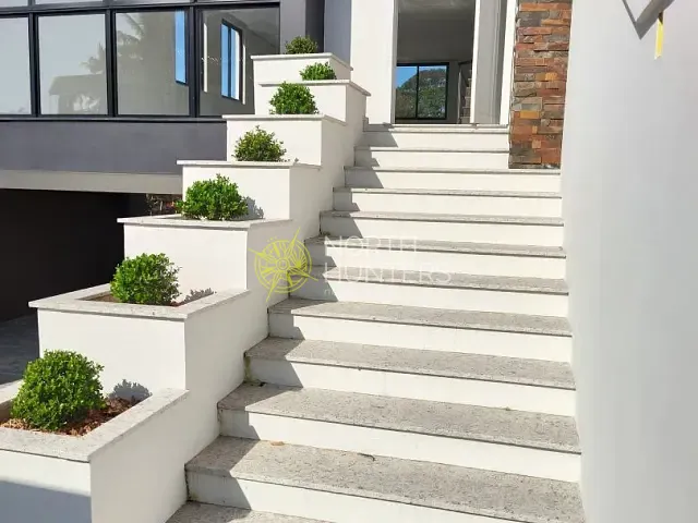 Casa com 535m² 3 quartos e 3 banheiros, à venda, no bairro América em Joinville