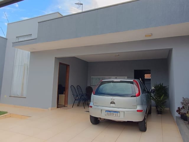 Casa com 207m² 3 quartos e 1 banheiro, à venda, no bairro Jardim Montecatini em Cambé