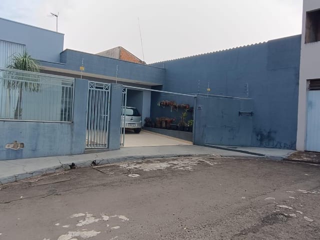Casa com 207m² 3 quartos e 1 banheiro, à venda, no bairro Jardim Montecatini em Cambé
