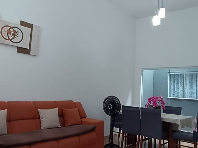 Casa com 207m² 3 quartos e 1 banheiro, à venda, no bairro Jardim Montecatini em Cambé