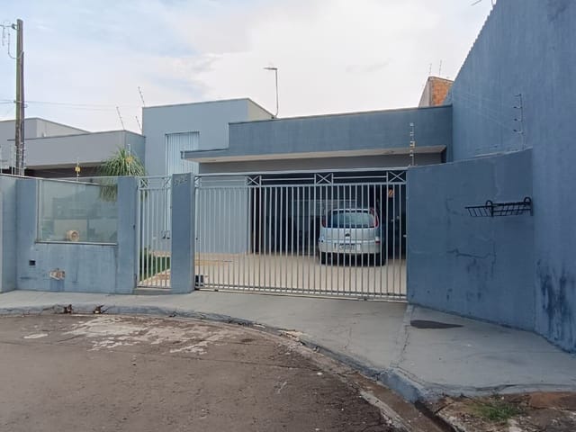 Casa com 207m² 3 quartos e 1 banheiro, à venda, no bairro Jardim Montecatini em Cambé