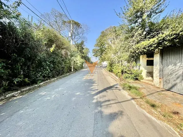 Casa com 1147m² 4 quartos e 5 banheiros, à venda ou para alugar, no bairro Miolo da Granja Viana em Cotia