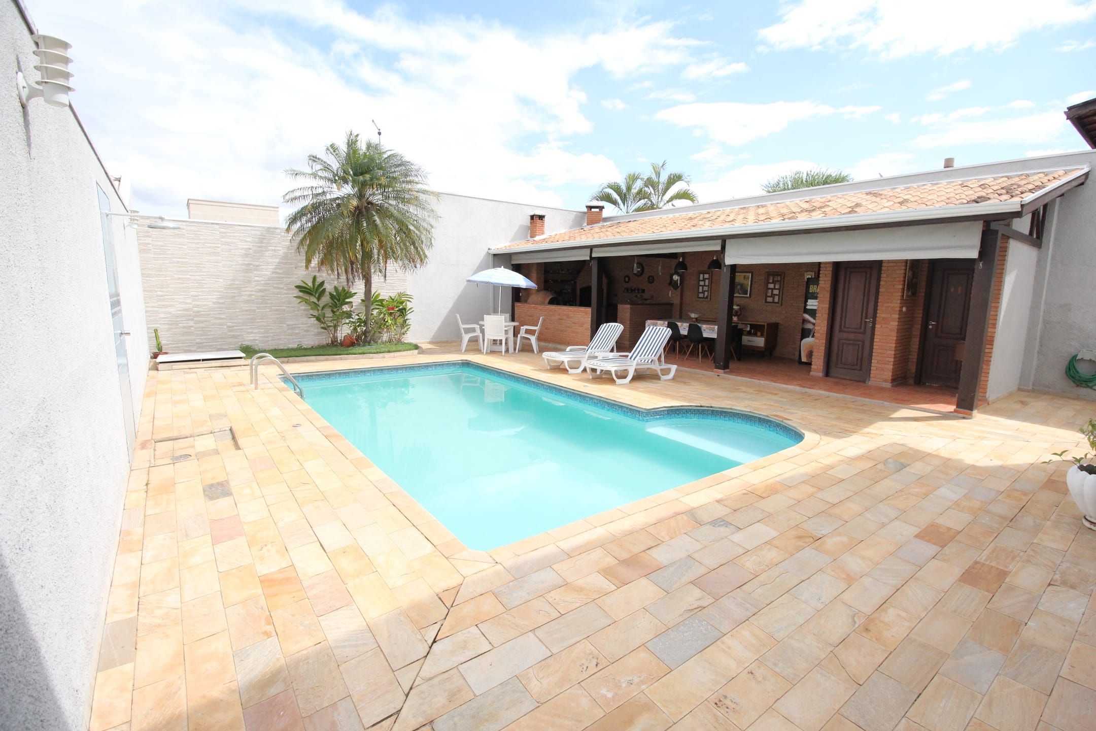 Casa para locação e venda - Parque Colina da Mantiqueira.