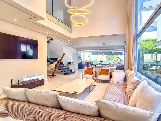 Casa com 420m² 5 quartos e 7 banheiros, à venda, no bairro Alphaville em Santana de Parnaíba