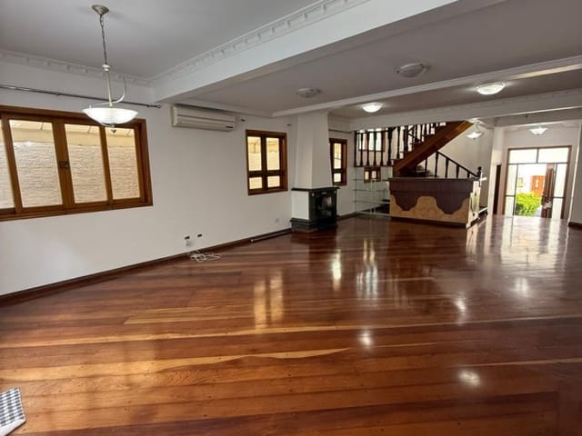 Casa com 307m² 4 quartos e 5 banheiros, à venda ou para alugar, no bairro Alphaville em Santana de Parnaíba