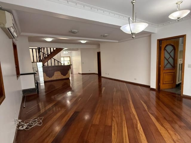 Casa com 307m² 4 quartos e 5 banheiros, à venda ou para alugar, no bairro Alphaville em Santana de Parnaíba