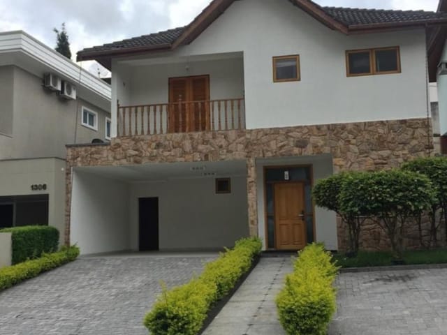 Casa com 307m² 4 quartos e 5 banheiros, à venda ou para alugar, no bairro Alphaville em Santana de Parnaíba