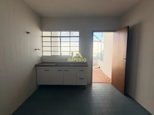 Casa 2 quartos e 1 banheiro, para alugar, no bairro Centro em Salto