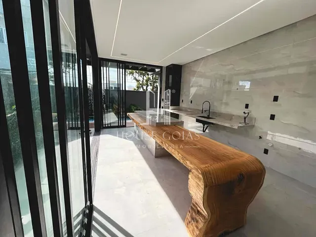 Casa com 300m² 3 quartos e 4 banheiros, à venda, no bairro Parqville Pinheiros em Aparecida de Goiânia