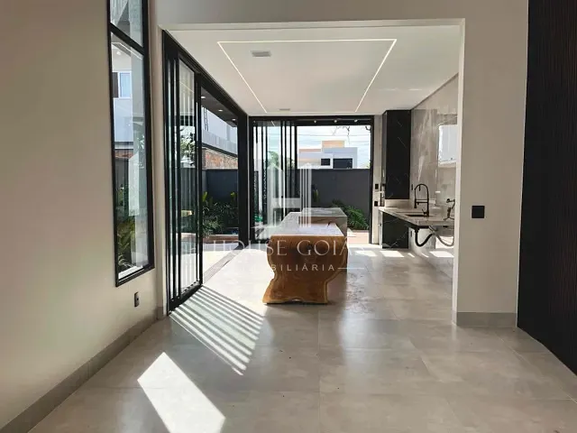 Casa com 300m² 3 quartos e 4 banheiros, à venda, no bairro Parqville Pinheiros em Aparecida de Goiânia