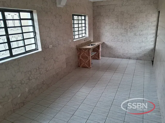 Casa 2 quartos e 1 banheiro, para alugar, no bairro Jardim de Éden em Nova Odessa