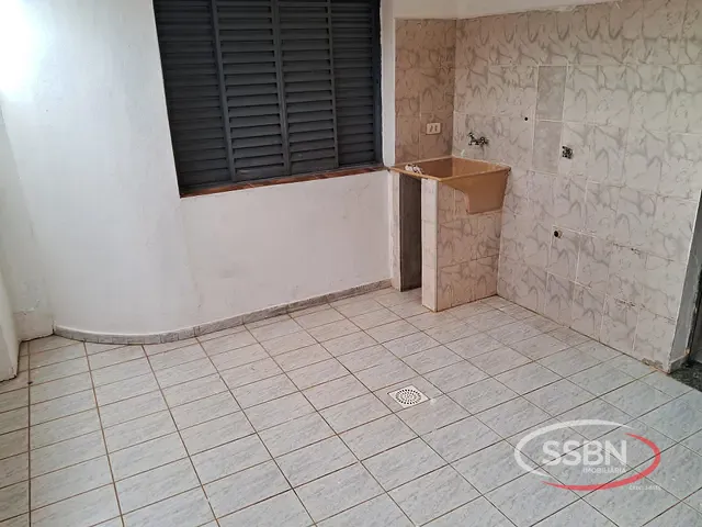Casa 2 quartos e 1 banheiro, para alugar, no bairro Jardim de Éden em Nova Odessa