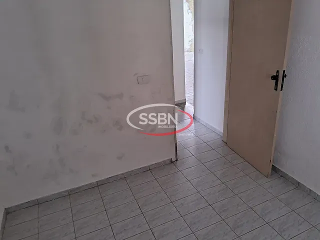 Casa 2 quartos e 1 banheiro, para alugar, no bairro Jardim de Éden em Nova Odessa
