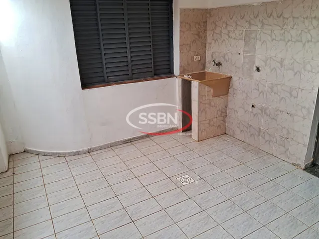Casa 2 quartos e 1 banheiro, para alugar, no bairro Jardim de Éden em Nova Odessa