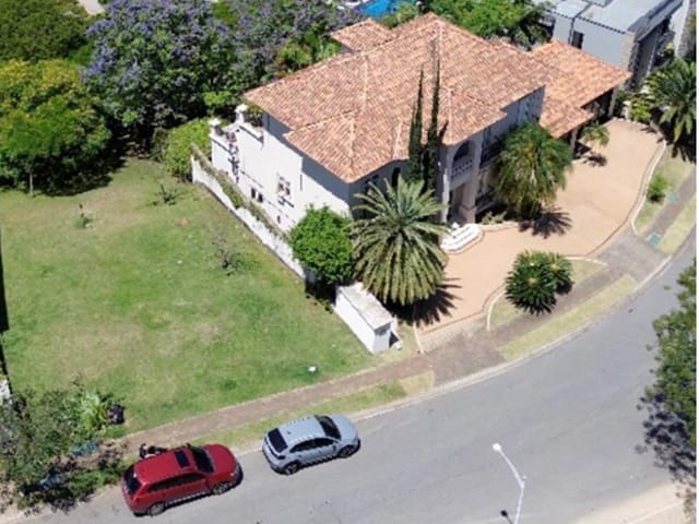 Casa com 1100m² 4 quartos e 7 banheiros, à venda, no bairro Tamboré em Santana de Parnaíba