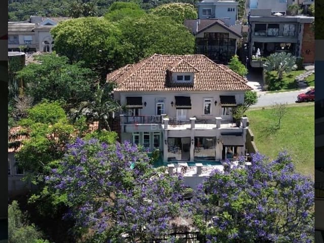 Casa com 1100m² 4 quartos e 7 banheiros, à venda, no bairro Tamboré em Santana de Parnaíba