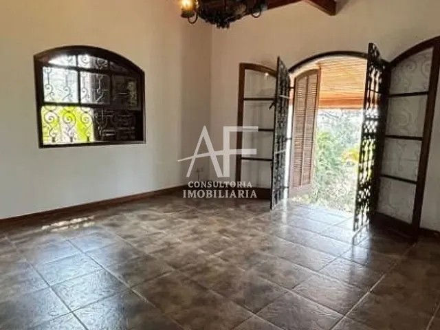 Casa com 2050m² 3 quartos e 3 banheiros, à venda, no bairro Chácaras Cataguá em Taubaté
