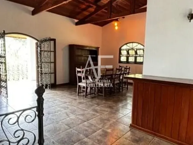 Casa com 2050m² 3 quartos e 3 banheiros, à venda, no bairro Chácaras Cataguá em Taubaté