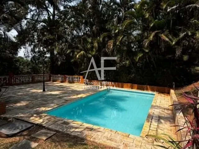 Casa com 2050m² 3 quartos e 3 banheiros, à venda, no bairro Chácaras Cataguá em Taubaté