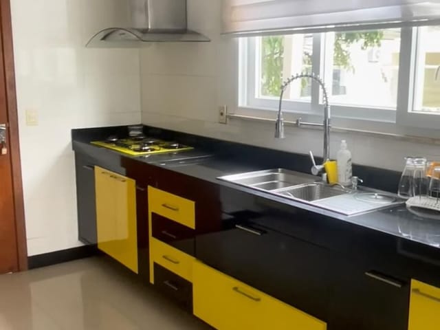 Casa com 439m² 3 quartos e 3 banheiros, à venda, no bairro Vale dos Cristais em Macaé