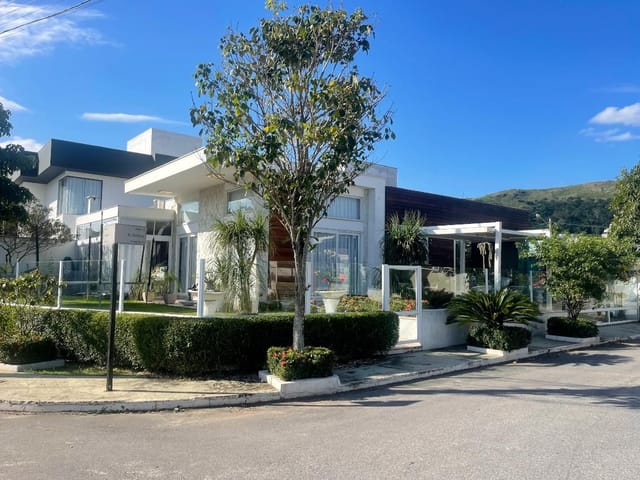 Casa com 439m² 3 quartos e 3 banheiros, à venda, no bairro Vale dos Cristais em Macaé