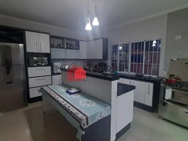 Casa à venda, no bairro Conjunto Habitacional Terra dos Ipês W em Pindamonhangaba