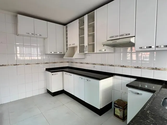 Casa com 330m² 3 quartos e 3 banheiros, para alugar, no bairro Jardim Império do Sol em Londrina