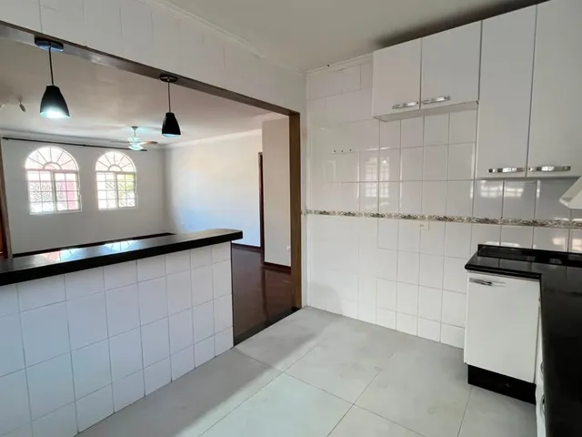 Casa com 330m² 3 quartos e 3 banheiros, para alugar, no bairro Jardim Império do Sol em Londrina