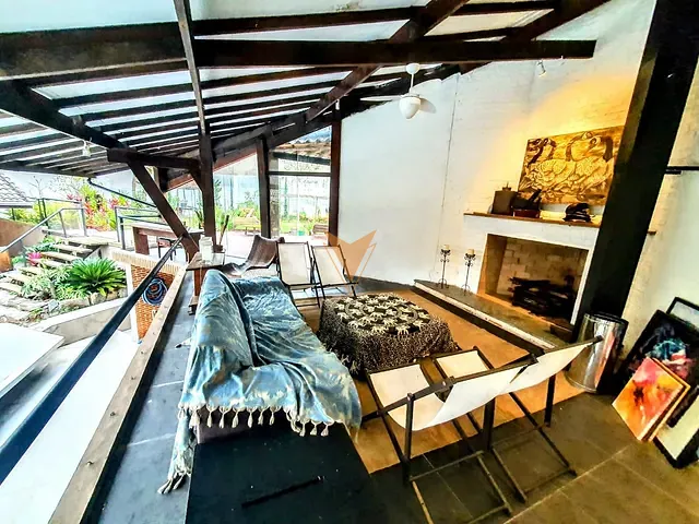 Casa com 1500m² 4 quartos e 5 banheiros, à venda ou para alugar, no bairro Granja Viana em Carapicuíba