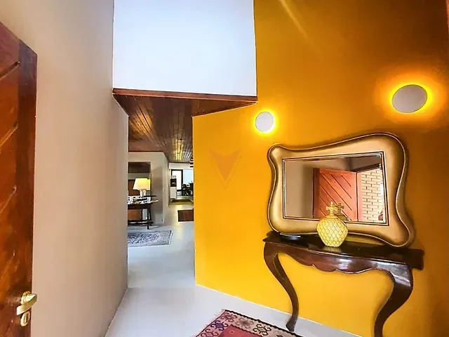 Casa com 1500m² 4 quartos e 5 banheiros, à venda ou para alugar, no bairro Granja Viana em Carapicuíba