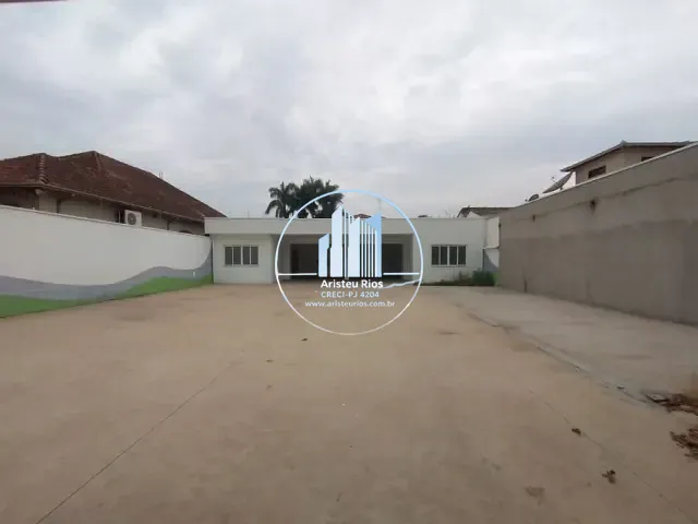 Casa com 556m² 5 quartos e 3 banheiros, à venda, no bairro Fátima II em Pouso Alegre