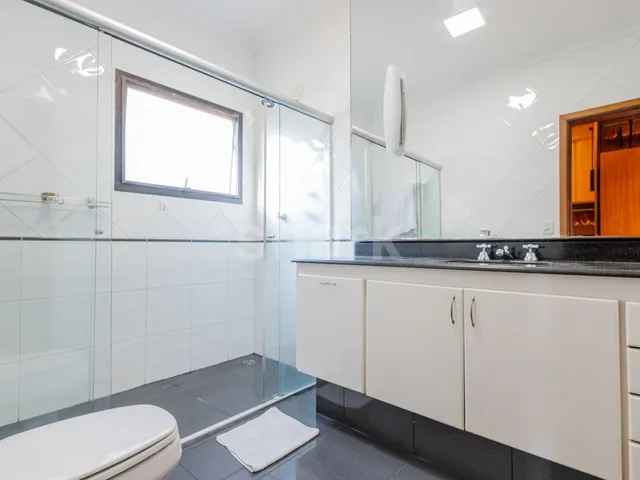 Casa com 360m² 4 quartos e 6 banheiros, à venda ou para alugar, no bairro Alphaville em Santana de Parnaíba