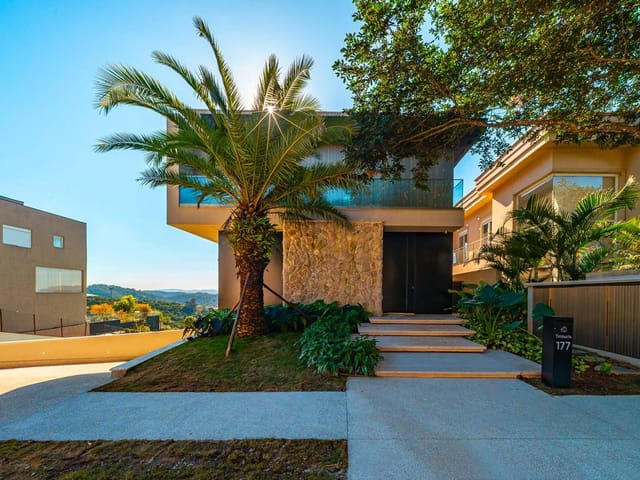 Casa com 550m² 4 quartos e 7 banheiros, à venda, no bairro Alphaville em Santana de Parnaíba