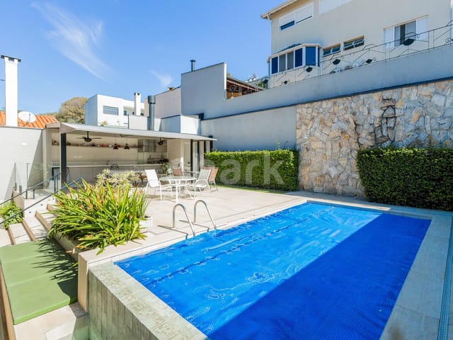 Casa com 450m² 4 quartos e 5 banheiros, à venda ou para alugar, no bairro Alphaville em Santana de Parnaíba