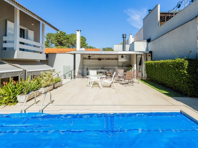 Casa com 450m² 4 quartos e 5 banheiros, à venda ou para alugar, no bairro Alphaville em Santana de Parnaíba