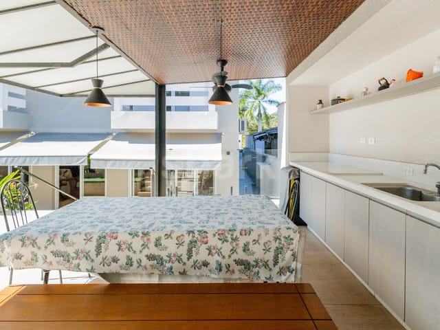 Casa com 450m² 4 quartos e 5 banheiros, à venda ou para alugar, no bairro Alphaville em Santana de Parnaíba