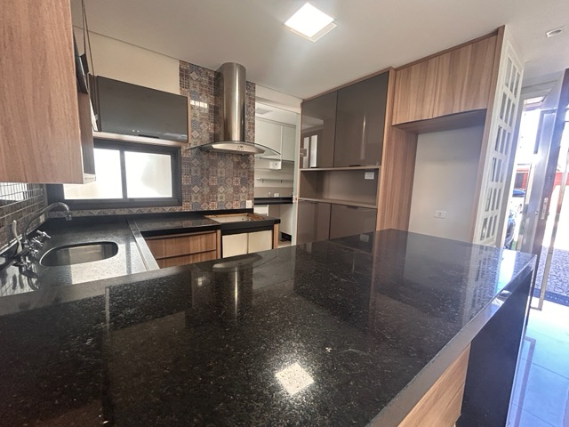Casa com 270m² 3 quartos e 3 banheiros, à venda, no bairro Prime House Condomínio Residencial em Londrina
